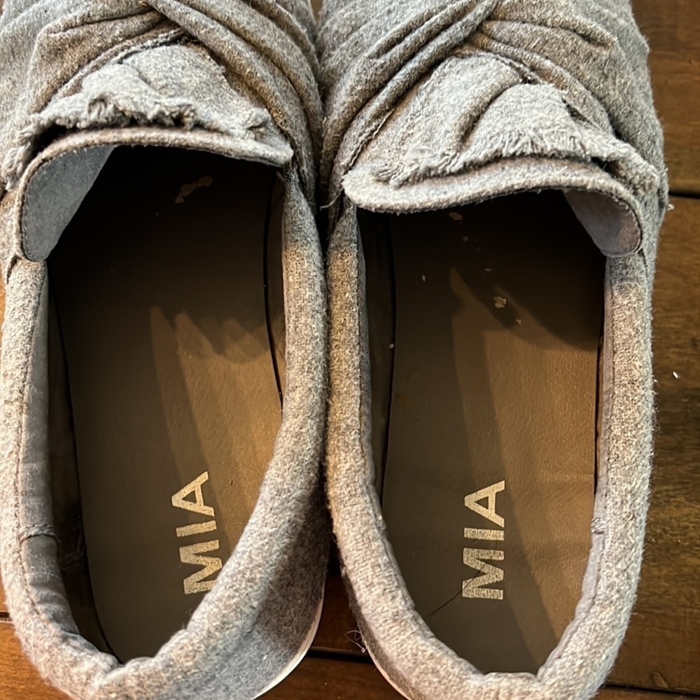 Mia Slip ons size 8.5 - Picture 5 of 7